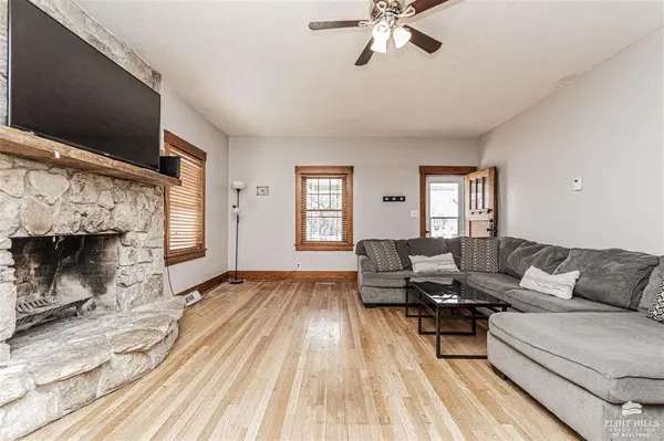 226 E 5th, Chapman, KS 67431