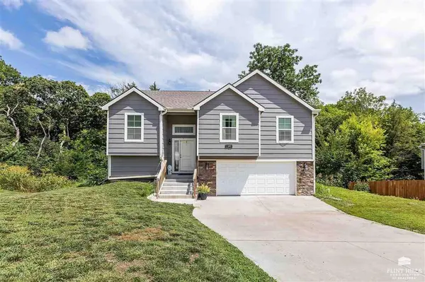 4923 Shadowridge, Manhattan, KS 66503