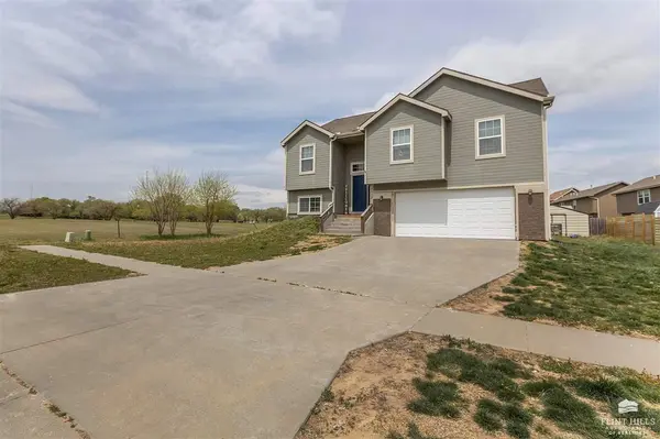 3112 Oakwood, Junction City, KS 66441