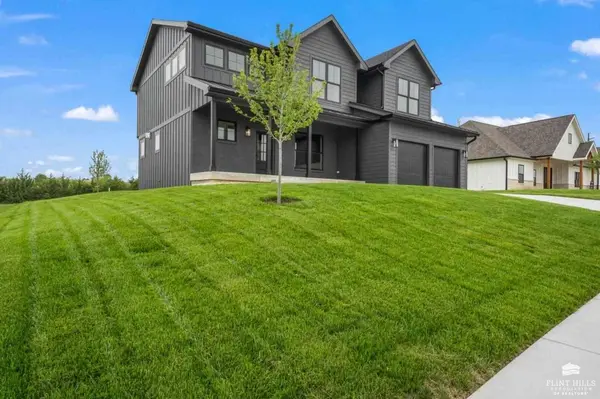 4872 High Prairie, Manhattan, KS 66502