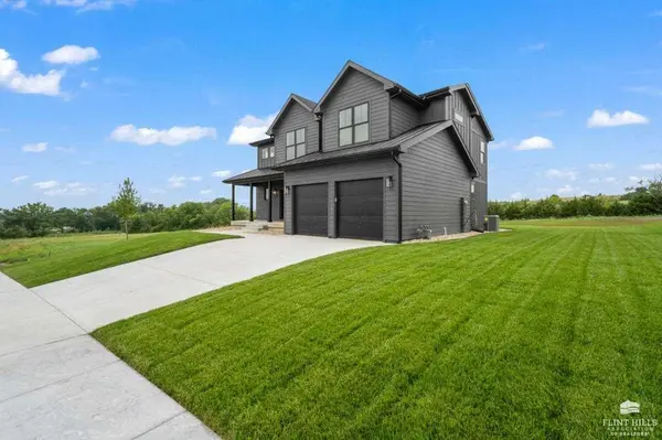 4872 High Prairie, Manhattan, KS 66502