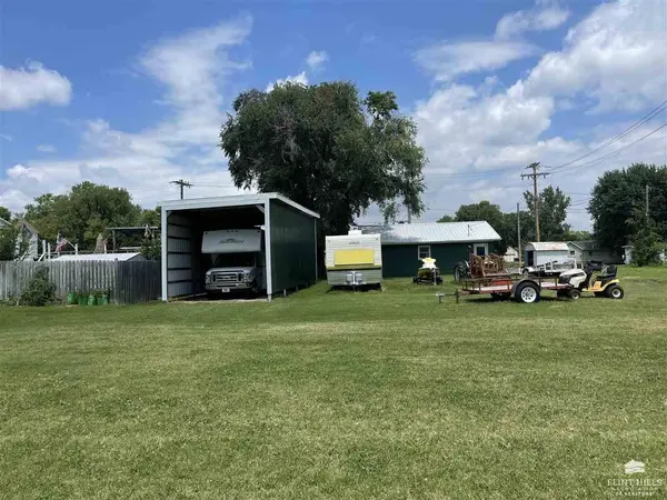138 W 8th, Chapman, KS 67431