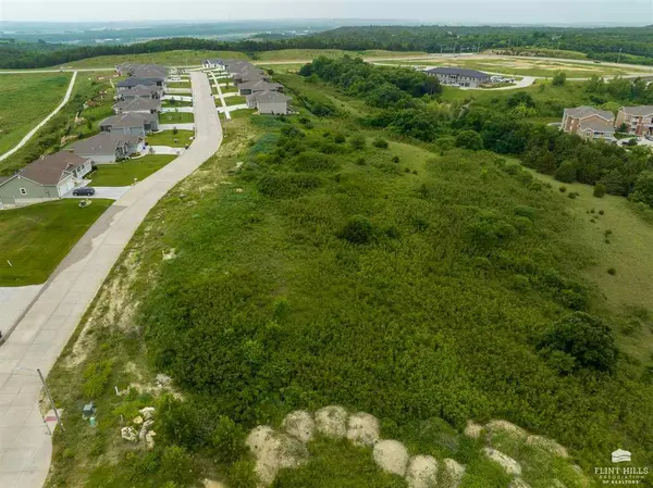 308 Ledgestone Ridge Ct, Manhattan, KS 66503