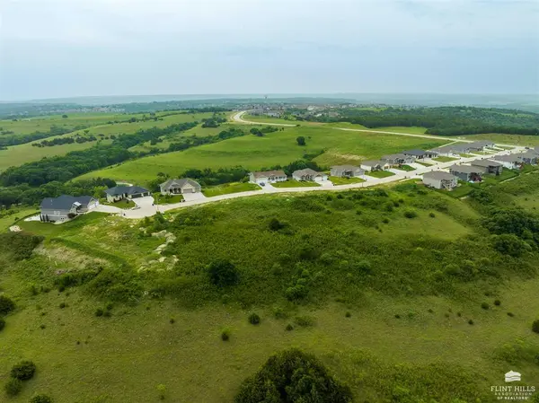 308 Ledgestone Ridge Ct, Manhattan, KS 66503