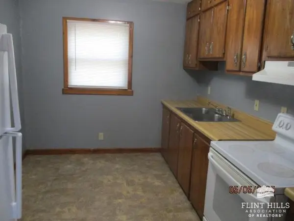 1019 W 8th ST, Junction City, KS 66441