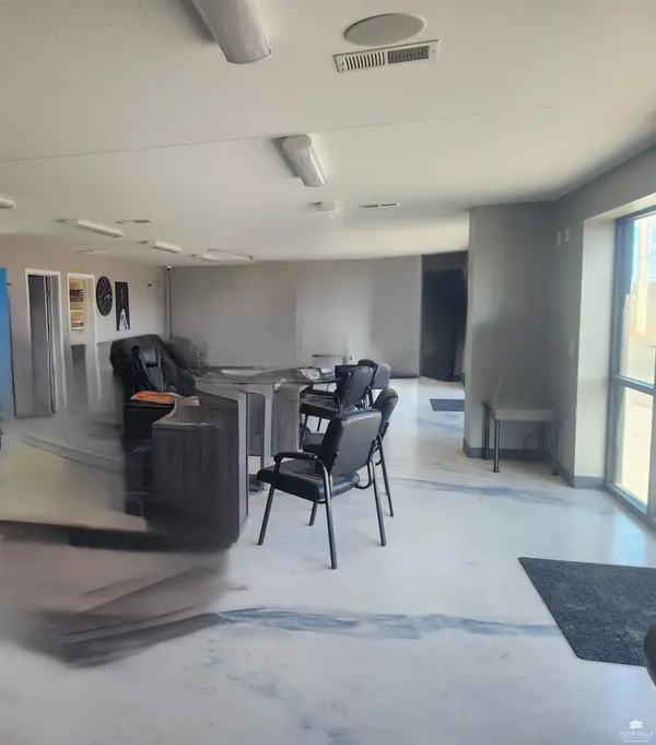 4610 Skyway DR, Manhattan, KS 66503