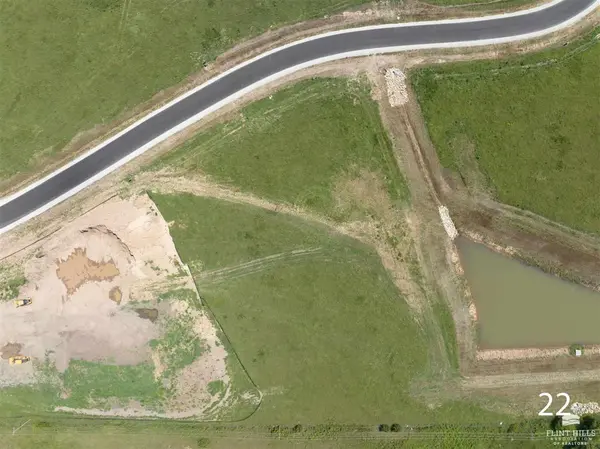 14380 Prairie Trail, Wamego, KS 66547