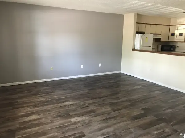 2501 CandleCrest CIR, Manhattan, KS 66503