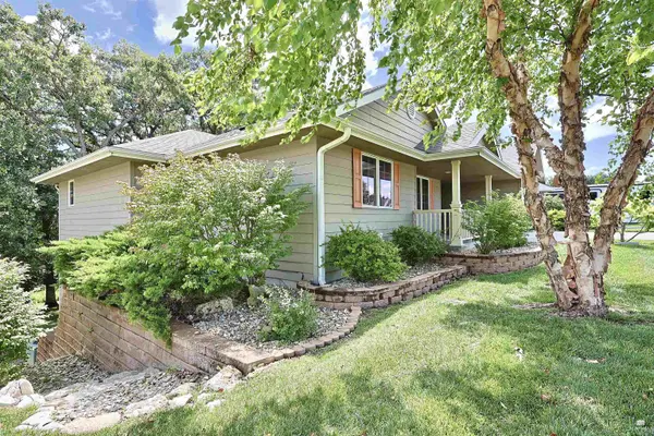 125 Hunter DR, Manhattan, KS 66503