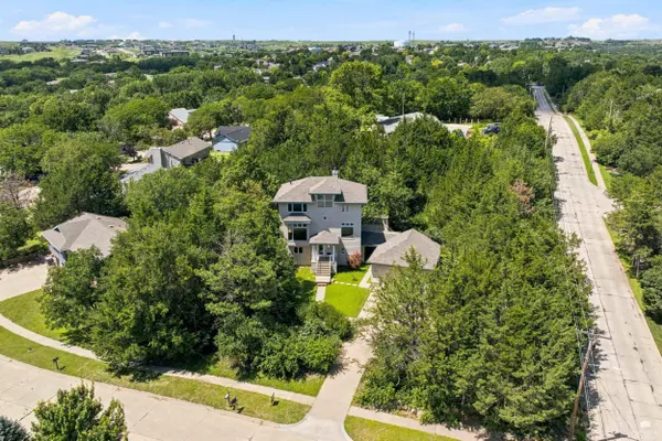 1900 Crescent DR, Manhattan, KS 66503