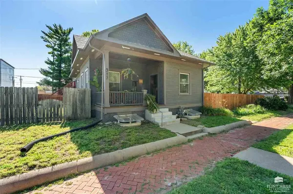 317 S 5th ST, Manhattan, KS 66502