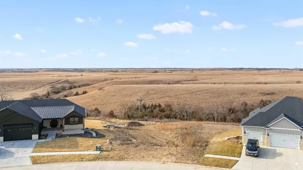 5614 Goheen DR, Manhattan, KS 66503