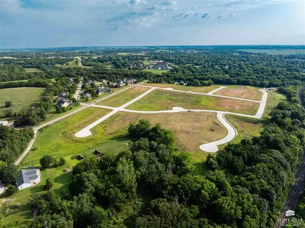 2001 Arbor LN, Wamego, KS 66547