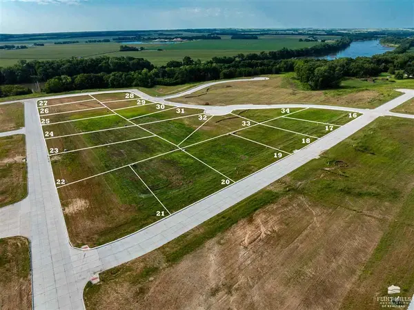 2001 Arbor LN, Wamego, KS 66547