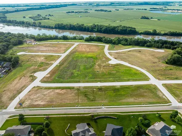 205 Pebblebrook CIR, Wamego, KS 66547