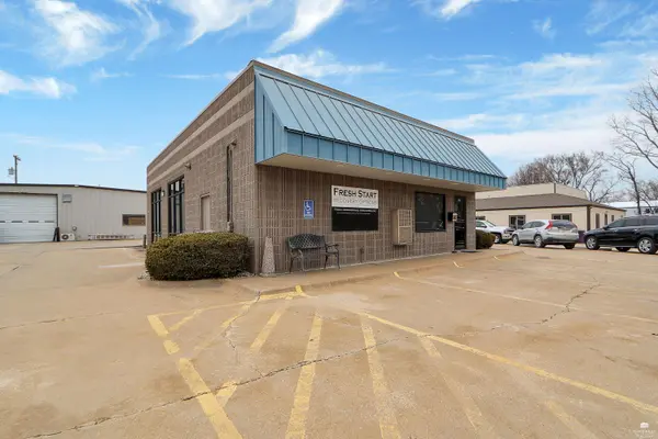 2304 Sky-Vue LN, Manhattan, KS 66502