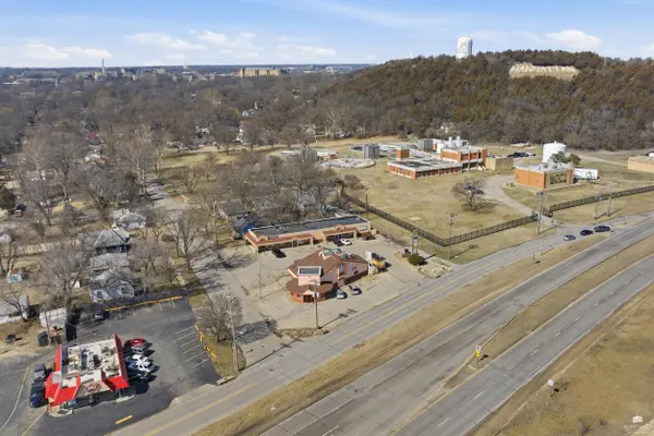 1103/1105 N 3rd ST, Manhattan, KS 66502