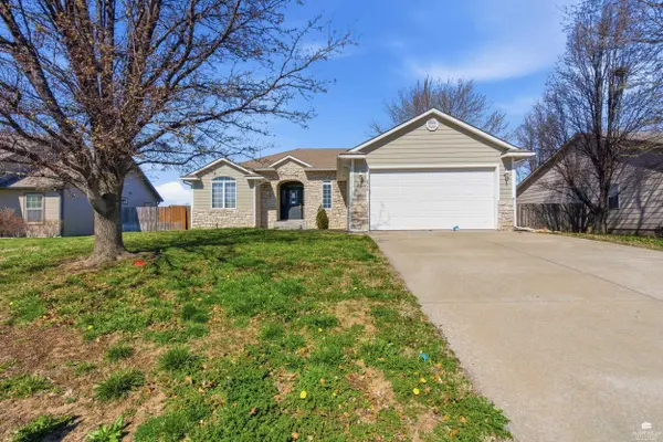 8739 William DR, Manhattan, KS 66502