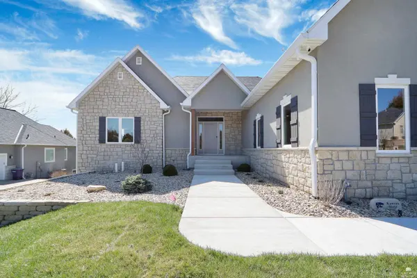 1113 Wyndham Heights DR, Manhattan, KS 66503