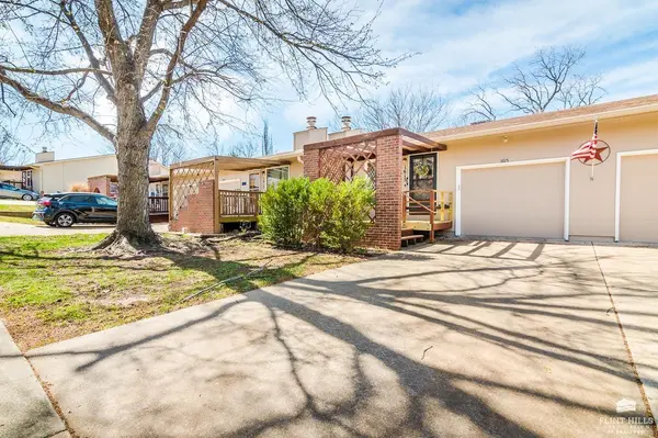1615 Woodcrest, Manhattan, KS 66502