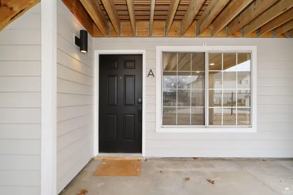 2411 Woodway DR #Unit L, Manhattan, KS 66502