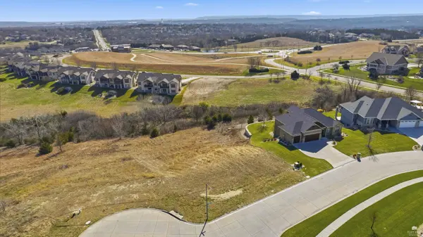 2208 Mackintosh CT, Manhattan, KS 66503