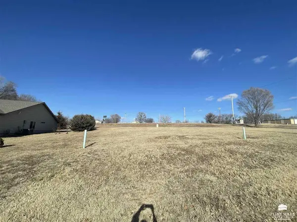 204 Frontier, Westmoreland, KS 66549