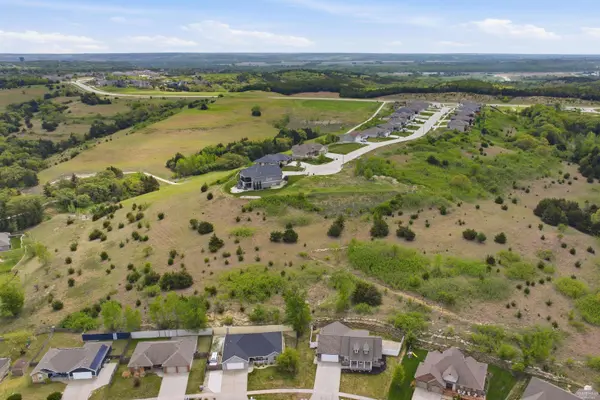 300 Ledgestone Ridge CT, Manhattan, KS 66503
