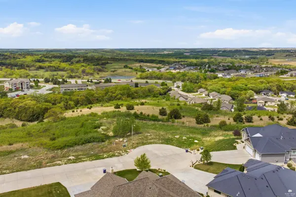 304 Ledgestone Ridge CT, Manhattan, KS 66503