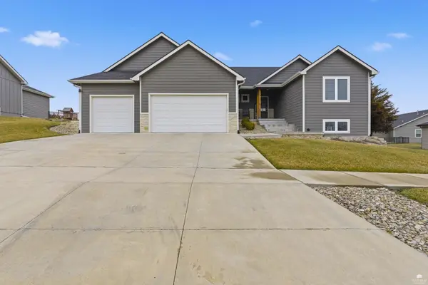 8849 Moonbug LN, Manhattan, KS 66502