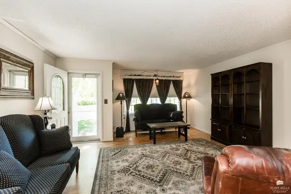521 S E ST, Herington, KS 67449