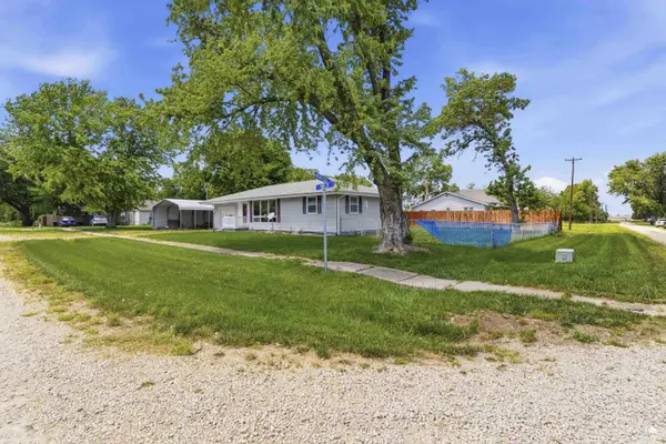 2 E 5th ST, Woodbine, KS 67492