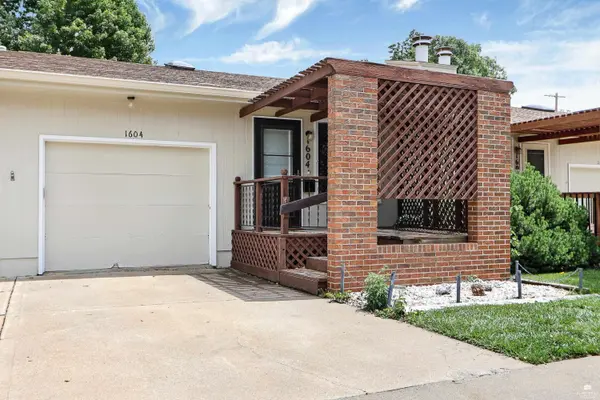 1604 Woodcrest DR, Manhattan, KS 66502