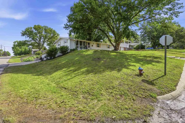 403 Arthur ST, Clay Center, KS 67432