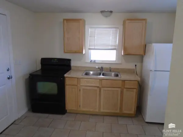 140 E 9th ST, Junction City, KS 66441