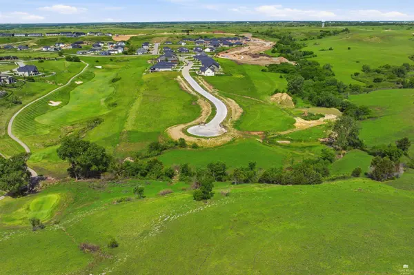 5101 MacLeod CIR, Manhattan, KS 66503
