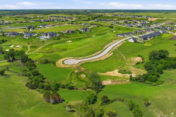 5013 MacLeod CIR, Manhattan, KS 66503
