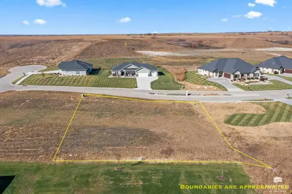 4104 MacGillivray DR, Manhattan, KS 66503