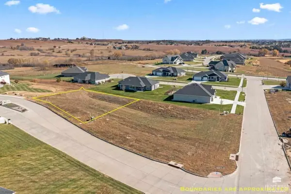 4104 MacGillivray DR, Manhattan, KS 66503