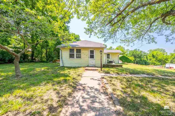 402 1st ST, St. George, KS 66535