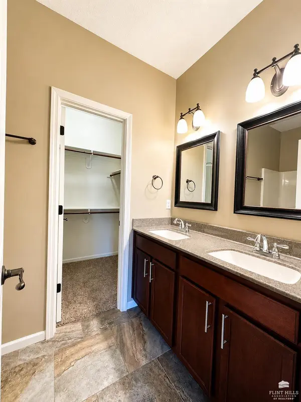 2624 T Dowling, Manhattan, KS 66502