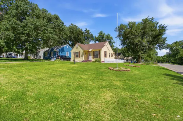 402 W Vine ST, Junction City, KS 66441