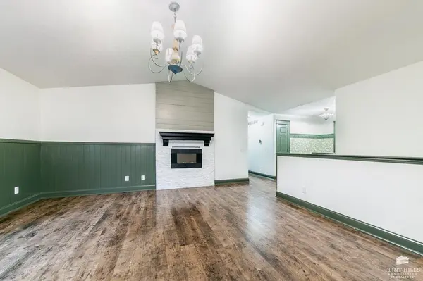 321 Highland Ridge DR, Manhattan, KS 66503