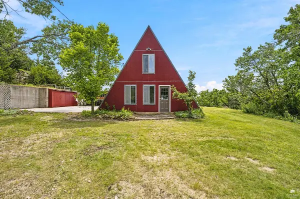 601 Warpole Rd., Olsburg, KS 66520