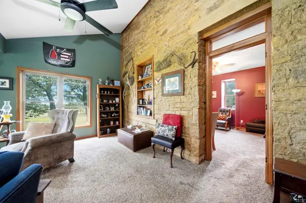 26906 Gladden RD, Maple Hill, KS 66507
