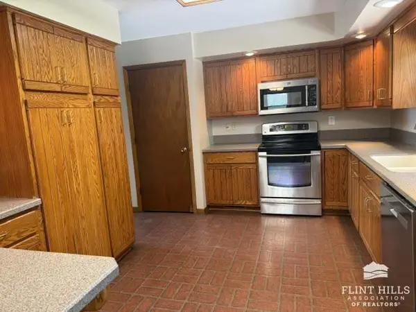 211 Frederick ST, Clay Center, KS 67432