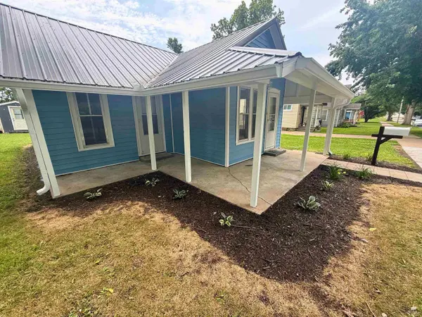 408 Poplar ST, Wamego, KS 66547
