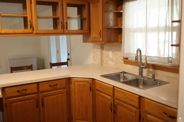 300 W 5th St, Solomon, KS 67480