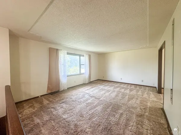 1417 Skyline DR, Junction City, KS 66441