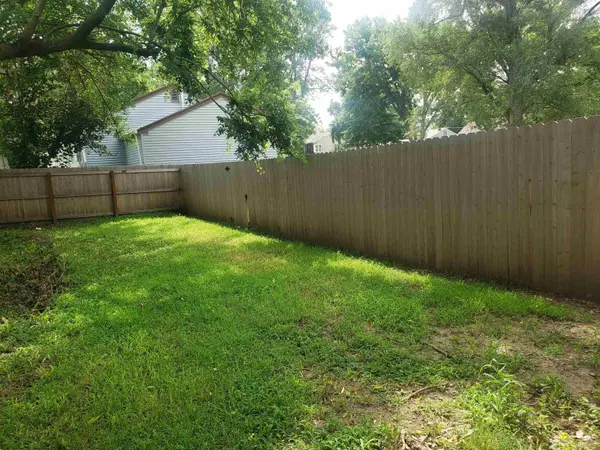 906 10th ST, Clay Center, KS 67432